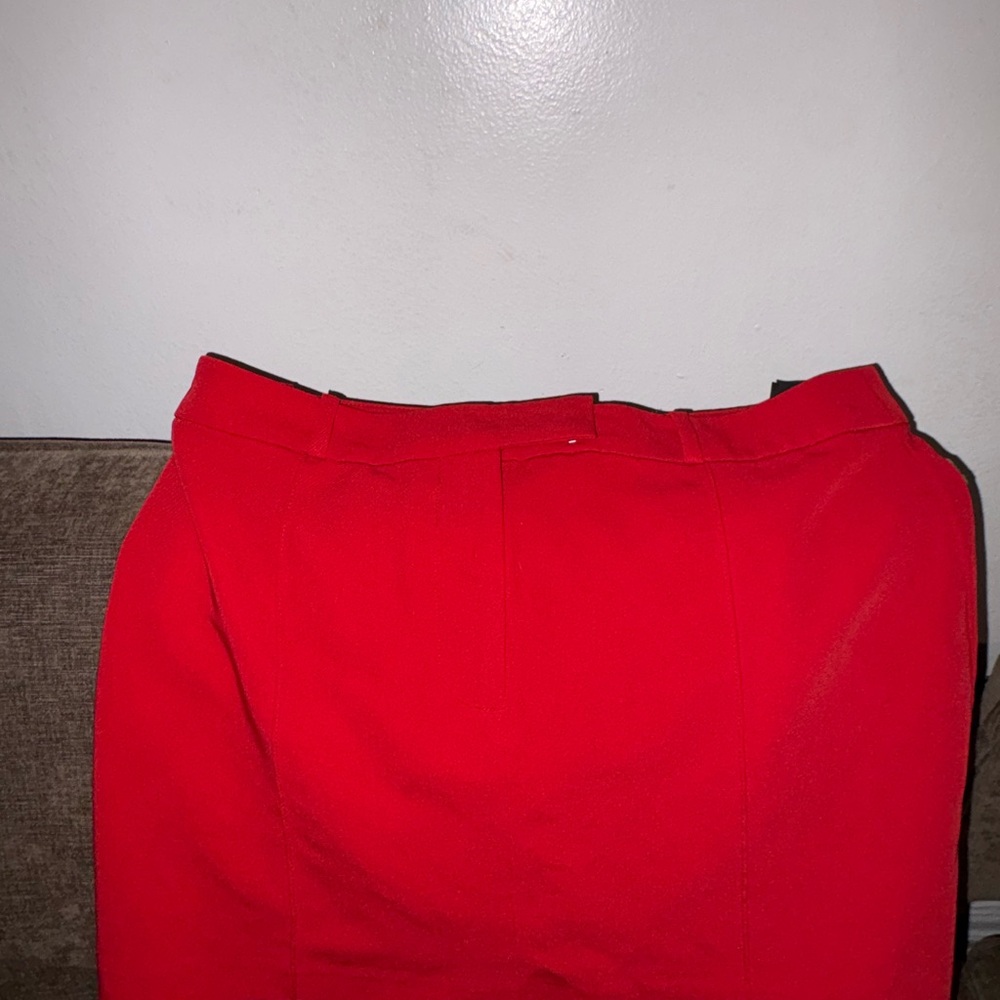 H&M Red Tailored Mini Skirt ❤️ Size 8 — Chic Structured Statement Piece